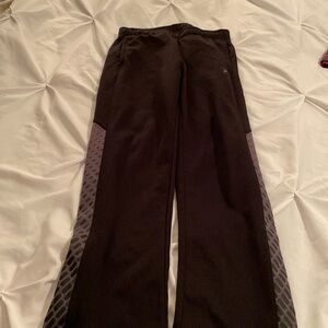 Old navy boys pants size large.